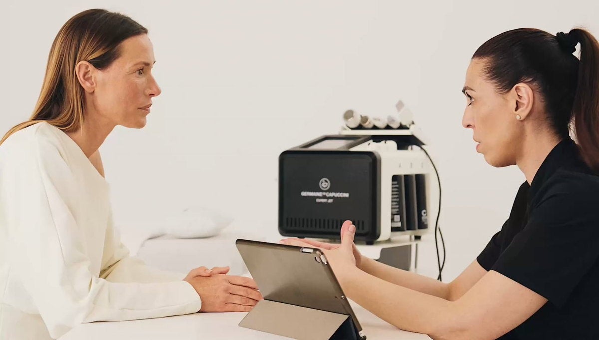 Consultation before the Advanced Pigment Control treatment with the Expert Jet device