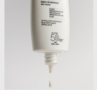 DAILY HI-DEFENSE DRY TOUCH SPF50
