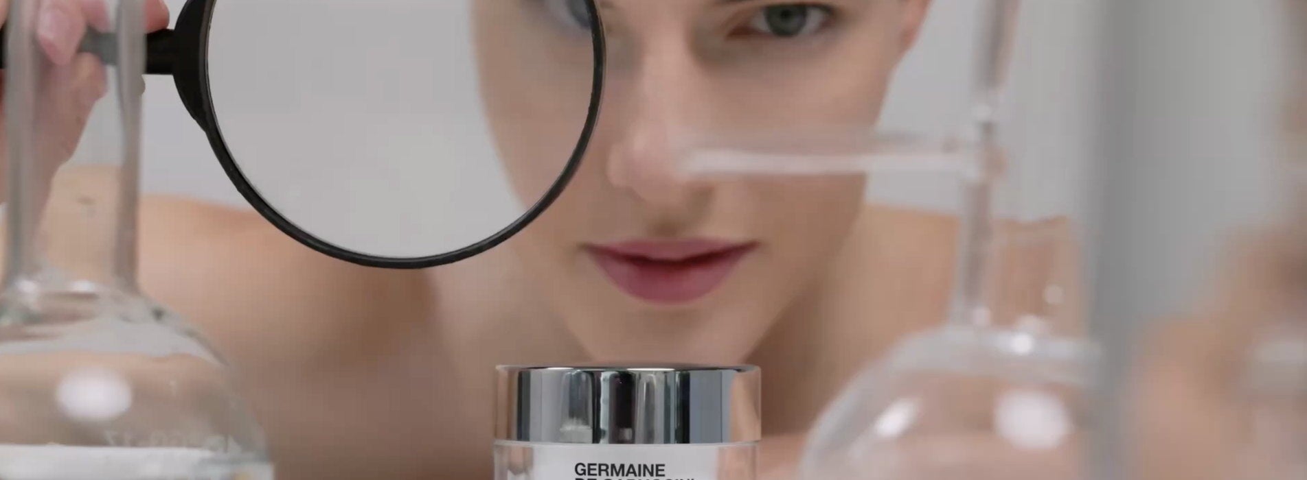 Laboratorio de Germaine de Capuccini con la crema Tec-Exosome PDRN+HA